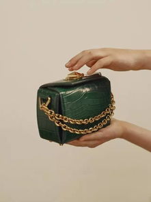 白色包包适合冬天吗