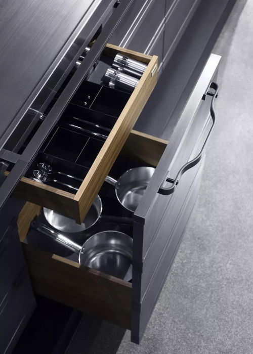 奢侈品柜台销售