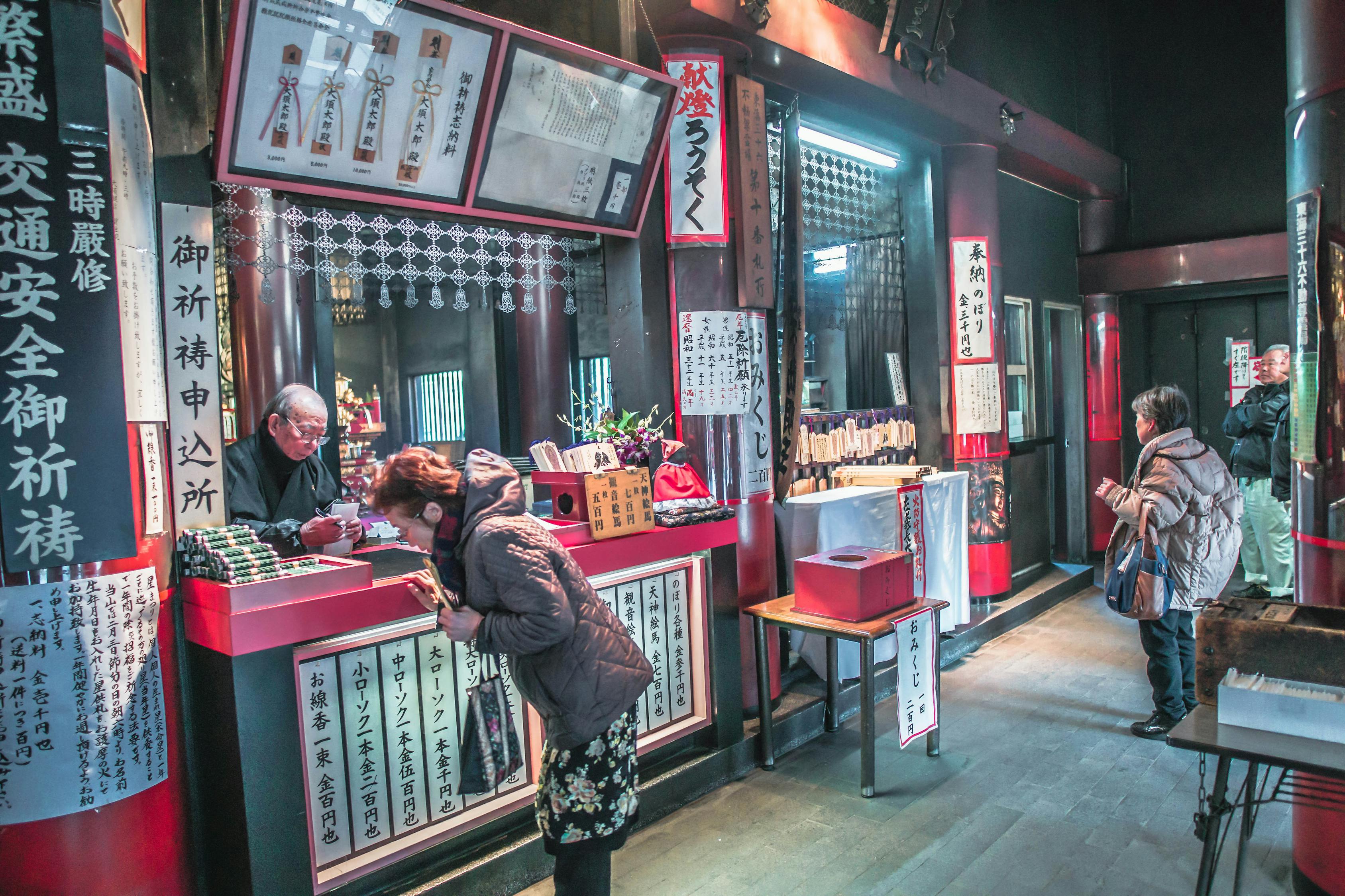 餐厅不吃饭不让路过，城市空间与商业逻辑下的现象解读