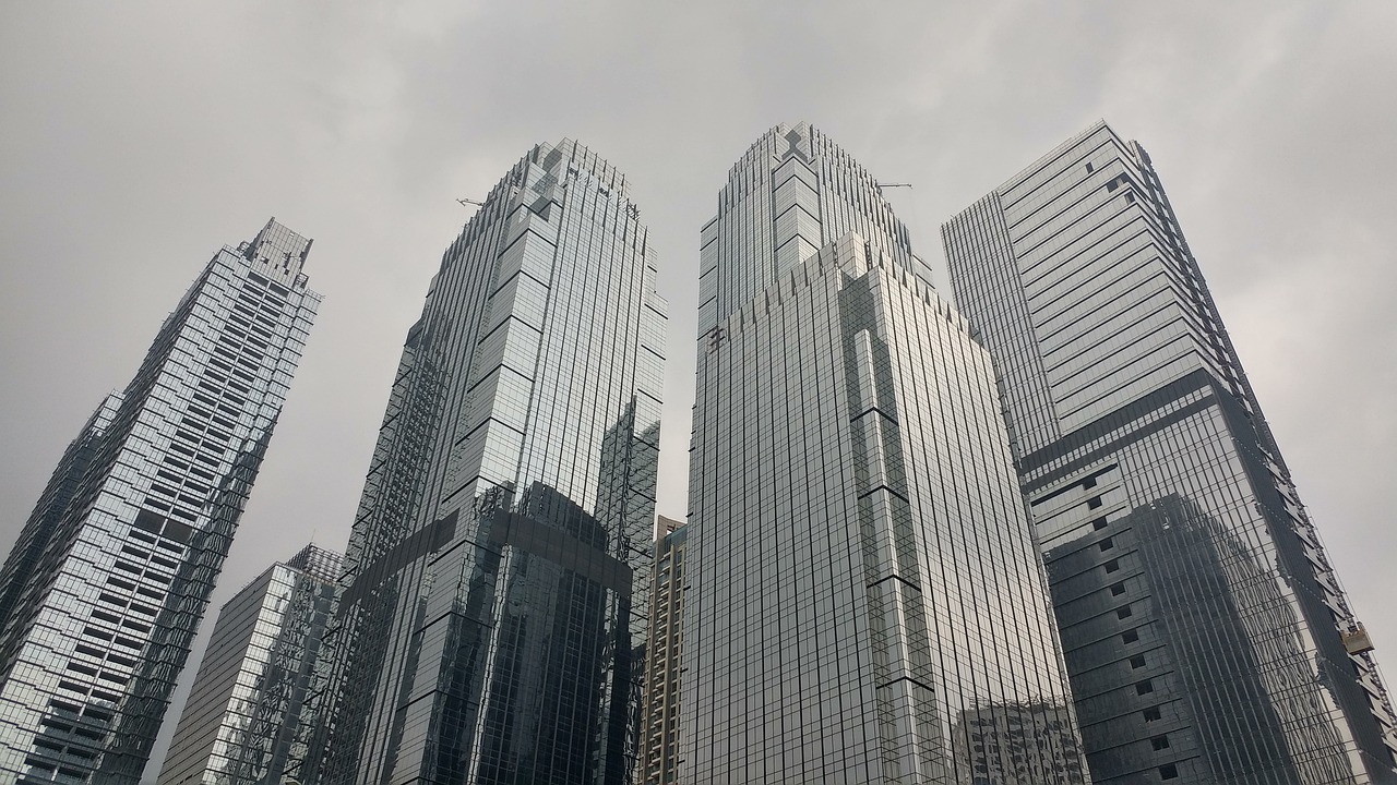 购房可推荐就业岗位，揭秘房地产与就业市场的微妙联系
