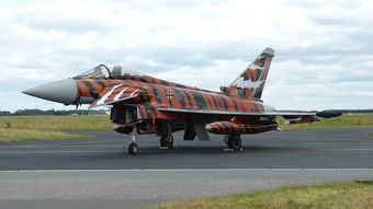 韩国空军战机误击居民区致15伤，一场意外的悲剧与反思