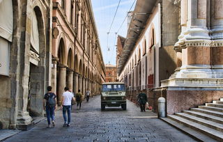 味蕾之旅，探索城市中的美食街宝藏