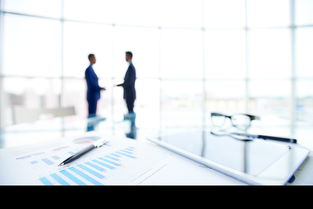 今日新闻头条，全球视野下的两大热点事件