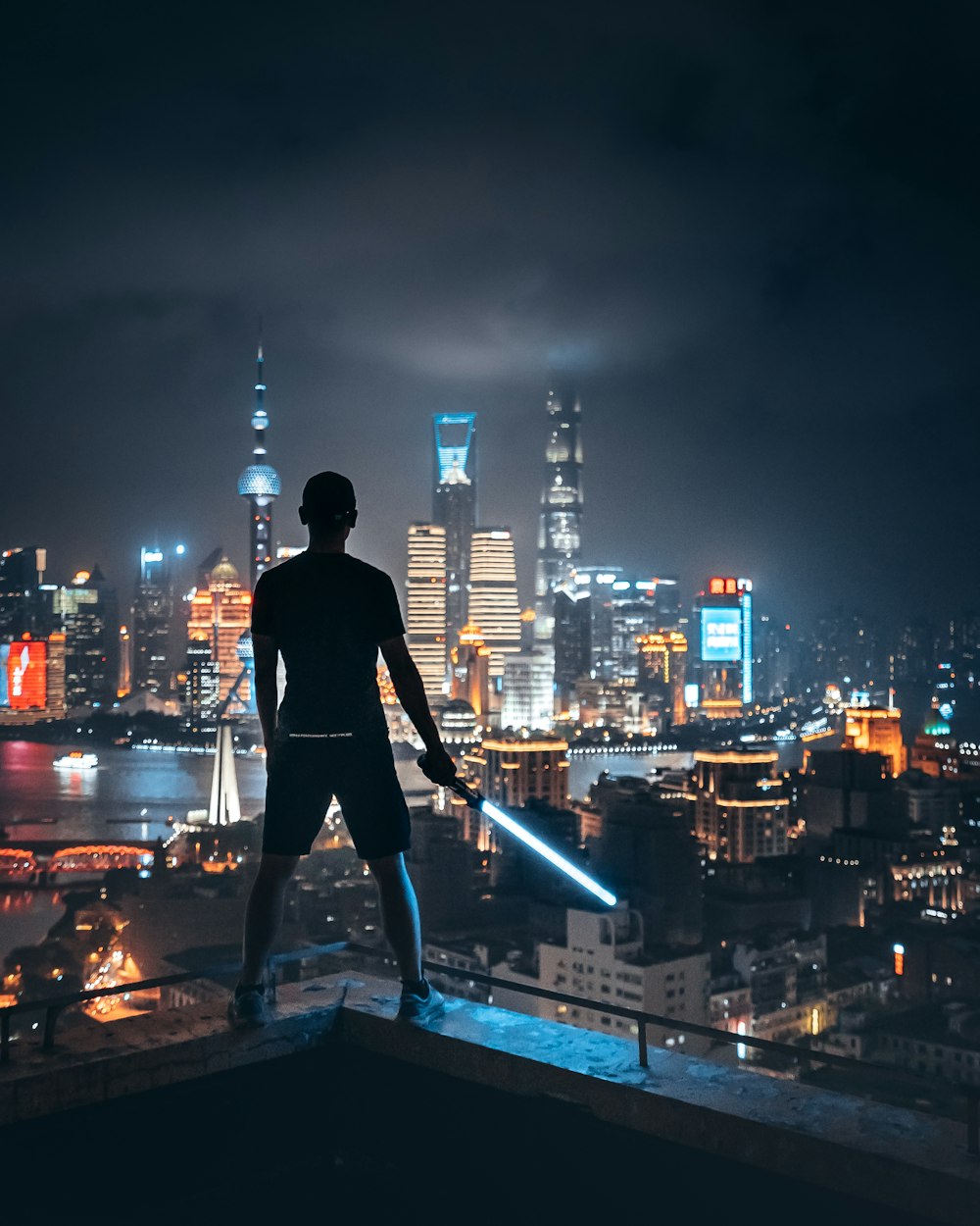 背叛的阴影，现代都市中的爱情与忠诚